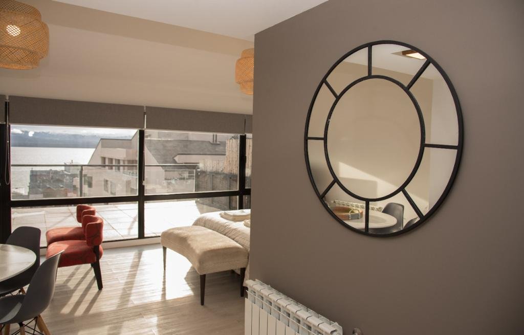 Departamento en el Centro con Terraza y Vista al Lago